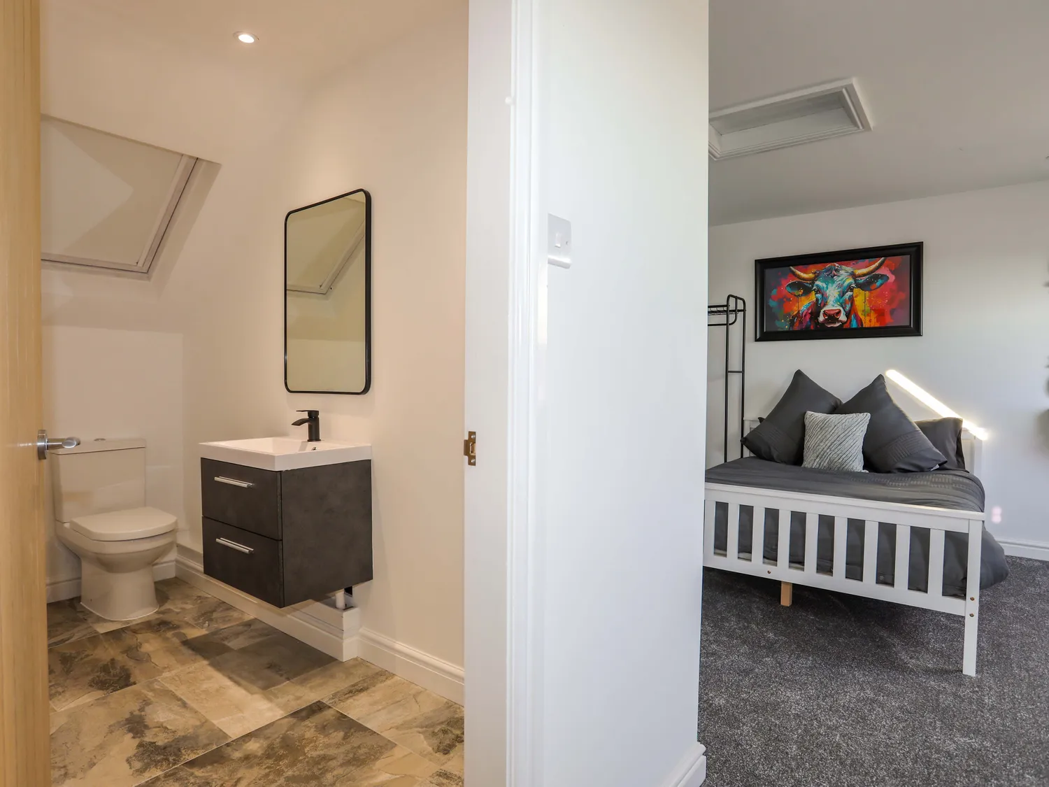 Bedroom and en-suite at Tyn Fridd
